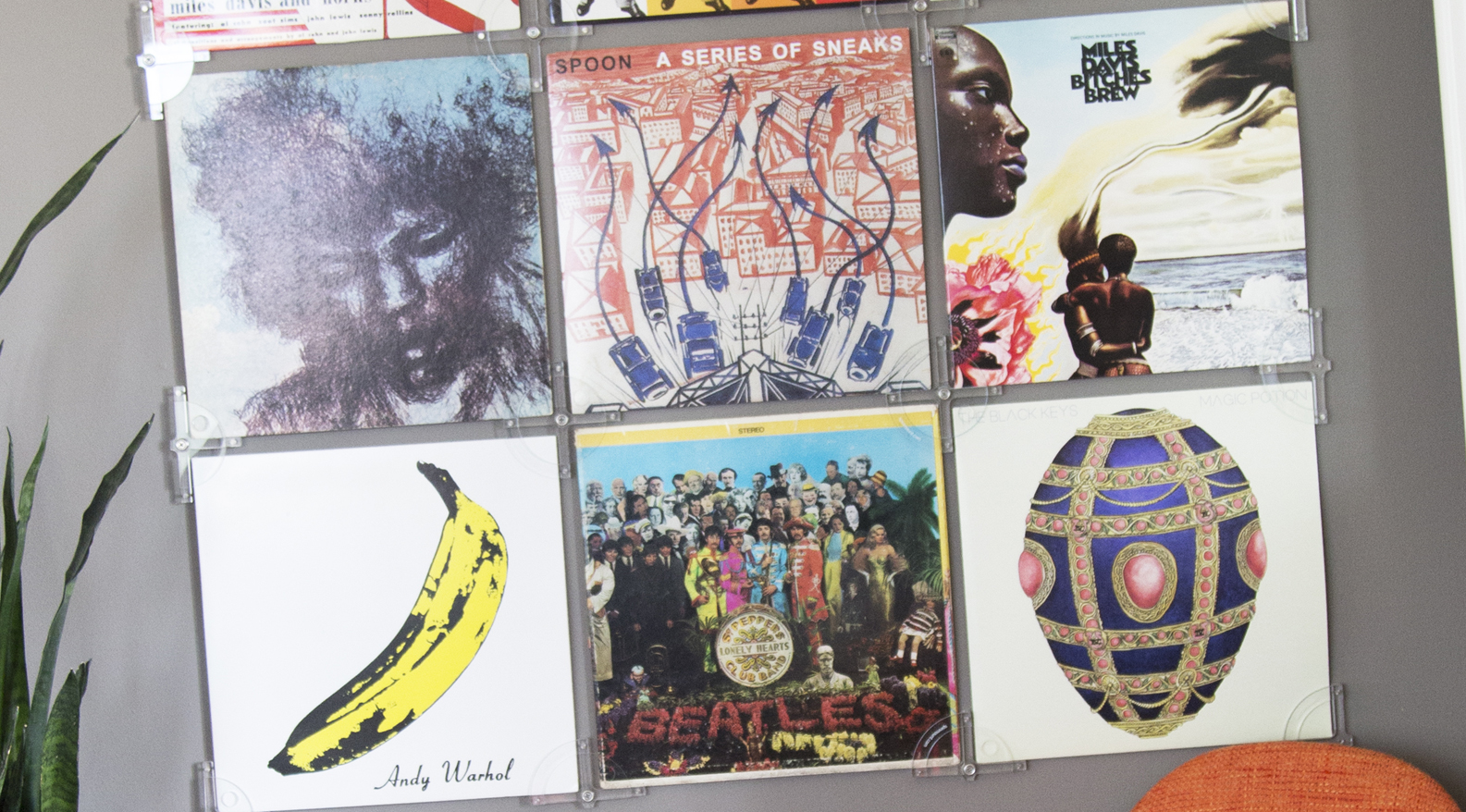 User reaching for Lightnin' Hopkins album from Spinmount album collage.